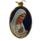 Medalha dourada com motivos de Nossa Senhora de Fátima