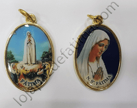 Medalhas dourada com motivos de Nossa Senhora de Fátima