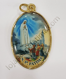 Medalhas dourada com motivos de Nossa Senhora de Fátima